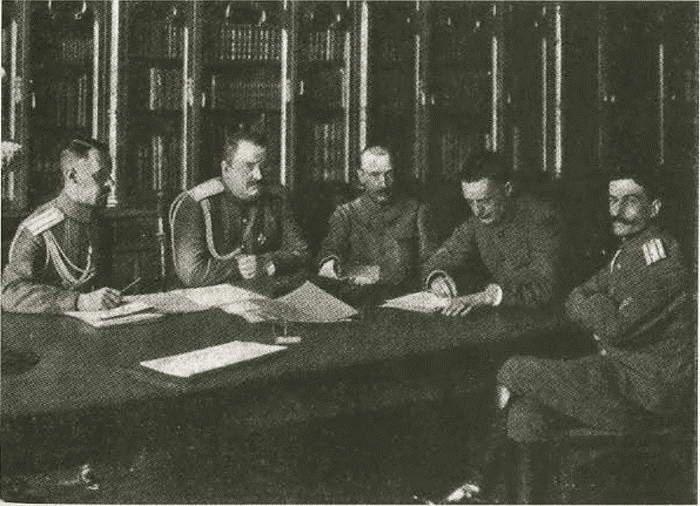 Иллюстрация к книге — Корнилов [i_044.jpg]