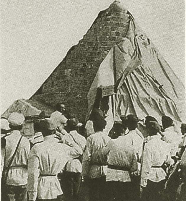 Иллюстрация к книге — Корнилов [i_095.jpg]