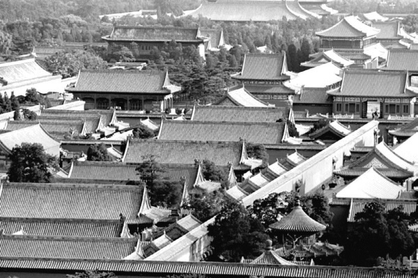 Иллюстрация к книге — В гареме Сына Неба. Жены и наложницы Поднебесной [i_051.jpg]