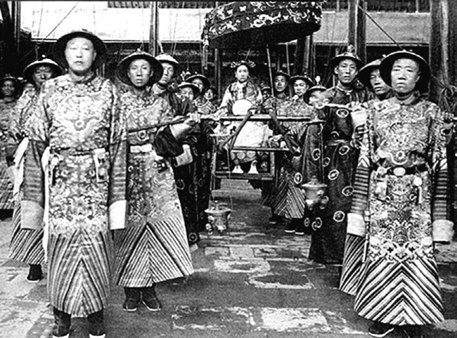 Иллюстрация к книге — В гареме Сына Неба. Жены и наложницы Поднебесной [i_110.jpg]