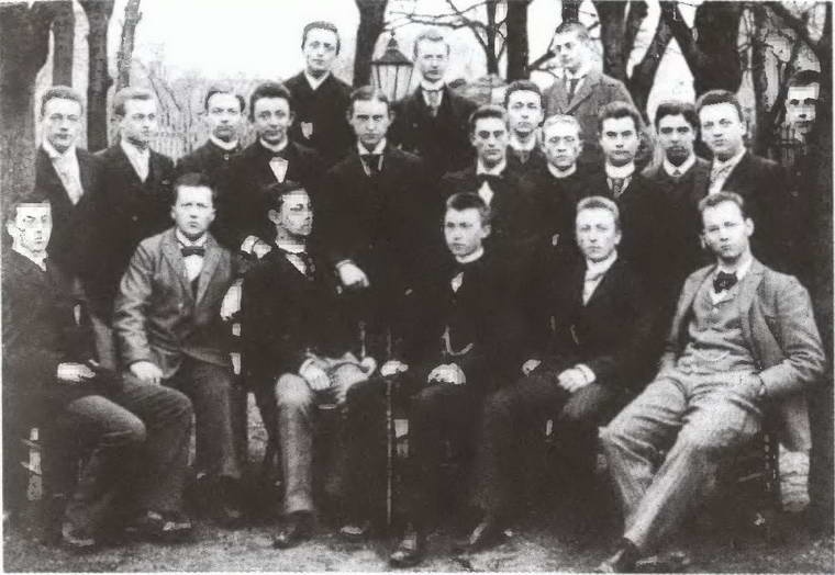 Иллюстрация к книге — Аденауэр. Отец новой Германии [i_005.jpg]