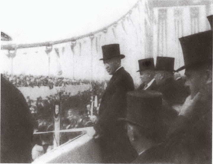 Иллюстрация к книге — Аденауэр. Отец новой Германии [i_017.jpg]