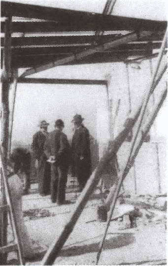 Иллюстрация к книге — Аденауэр. Отец новой Германии [i_025.jpg]