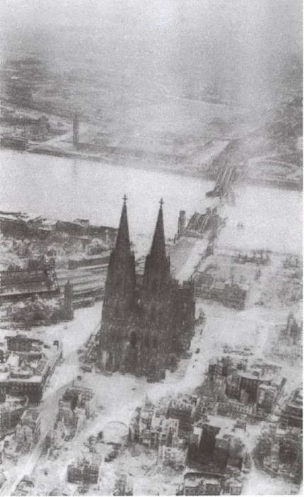 Иллюстрация к книге — Аденауэр. Отец новой Германии [i_027.jpg]