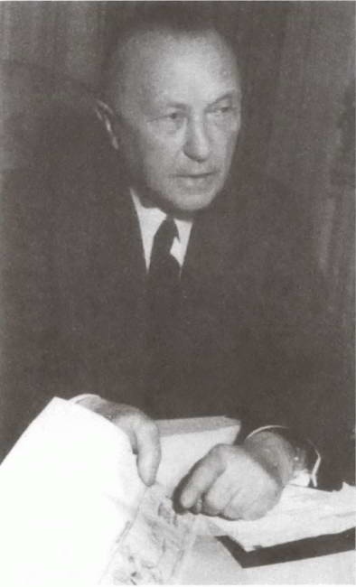 Иллюстрация к книге — Аденауэр. Отец новой Германии [i_038.jpg]