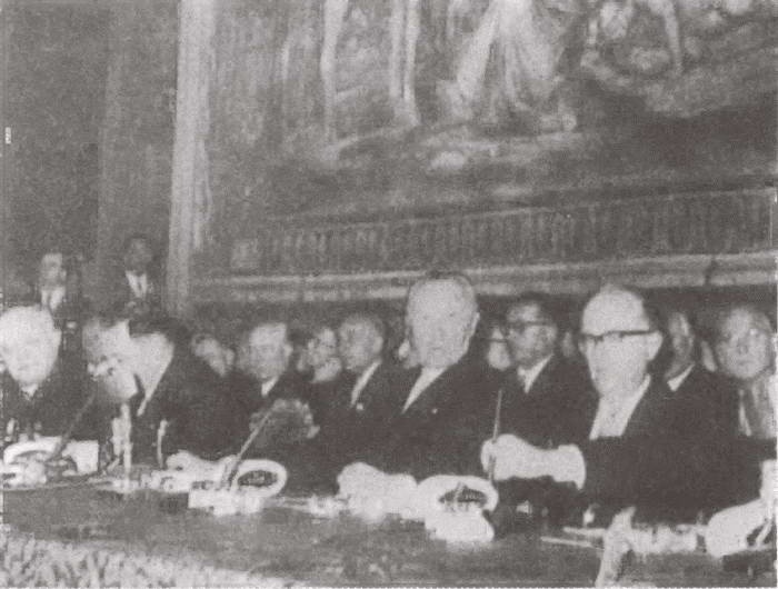 Иллюстрация к книге — Аденауэр. Отец новой Германии [i_048.jpg]