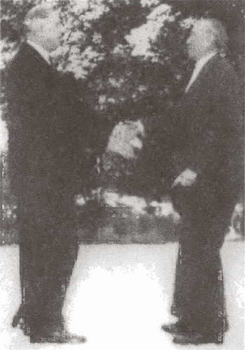 Иллюстрация к книге — Аденауэр. Отец новой Германии [i_049.jpg]