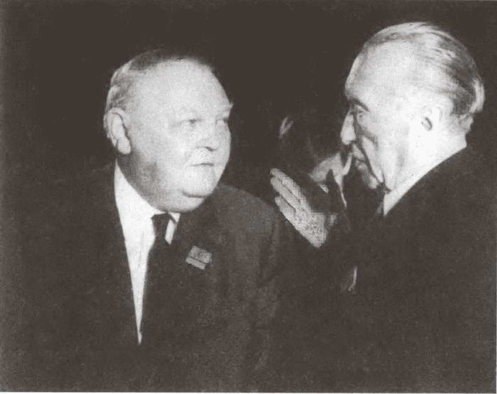 Иллюстрация к книге — Аденауэр. Отец новой Германии [i_060.jpg]