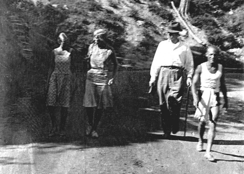 Иллюстрация к книге — Промельк Беллы. Романтическая хроника [vkl07_2.jpg]