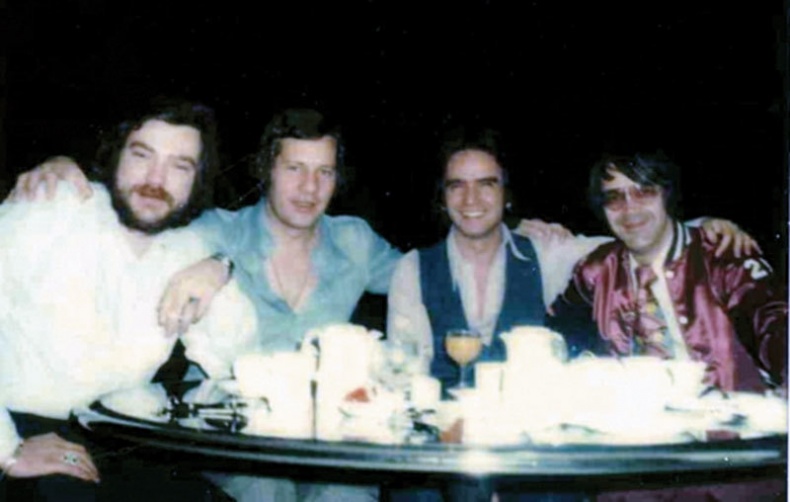 Иллюстрация к книге — Rolling Stones. Взгляд изнутри [i_039.jpg]