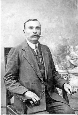 Иллюстрация к книге — Как было на самом деле. Каждая история желает быть рассказанной [i_004.jpg]