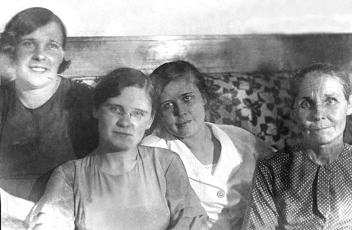 Иллюстрация к книге — Как было на самом деле. Каждая история желает быть рассказанной [i_009.jpg]