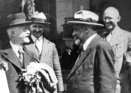 Иллюстрация к книге — Как было на самом деле. Каждая история желает быть рассказанной [i_215.jpg]