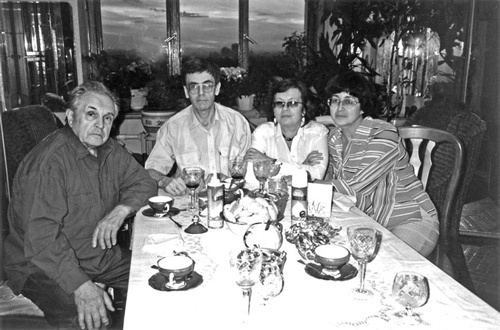 Иллюстрация к книге — Как было на самом деле. Каждая история желает быть рассказанной [i_271.jpg]