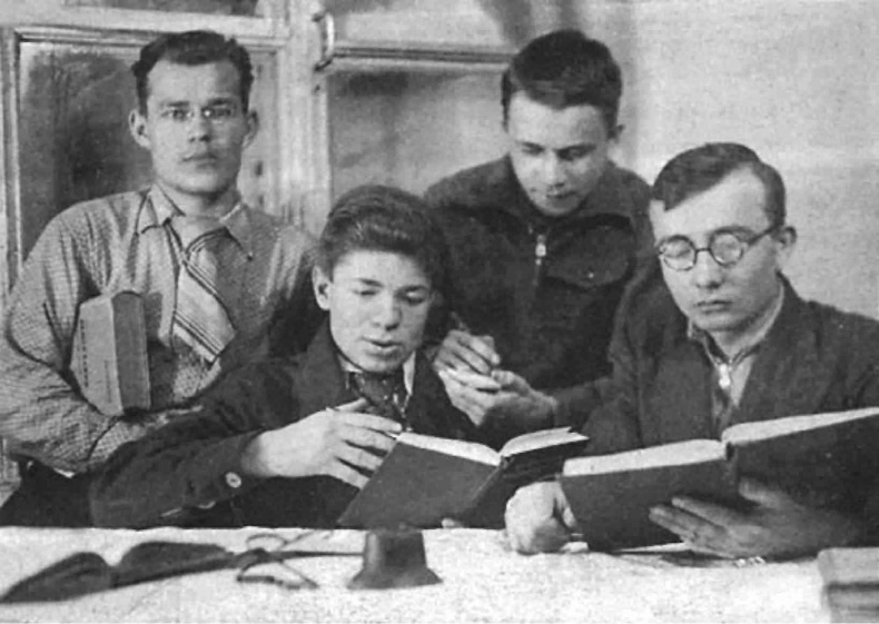 Иллюстрация к книге — Хроника рядового разведчика. Фронтовая разведка в годы Великой Отечественной войны. 1943-1945 гг [i_031.jpg]