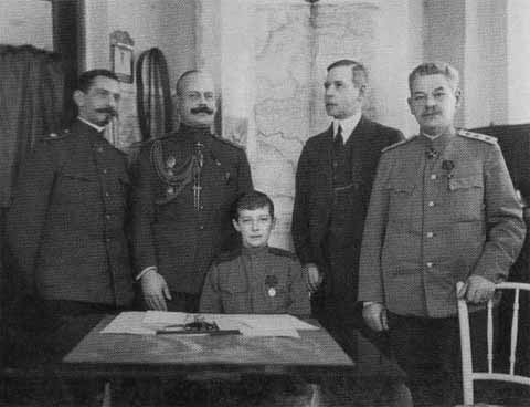 Иллюстрация к книге — Николай II [i_074.jpg]