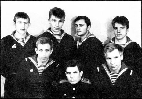 Иллюстрация к книге — Кубинский кризис. Хроника подводной войны [i_025.jpg]