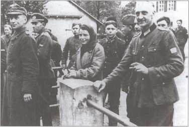 Иллюстрация к книге — Первая Русская национальная армия против СССР. Война и политика [i_023.jpg]