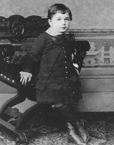 Иллюстрация к книге — Эйнштейн [i_013.jpg]