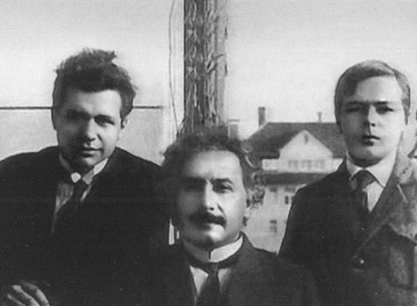 Иллюстрация к книге — Эйнштейн [i_032.jpg]