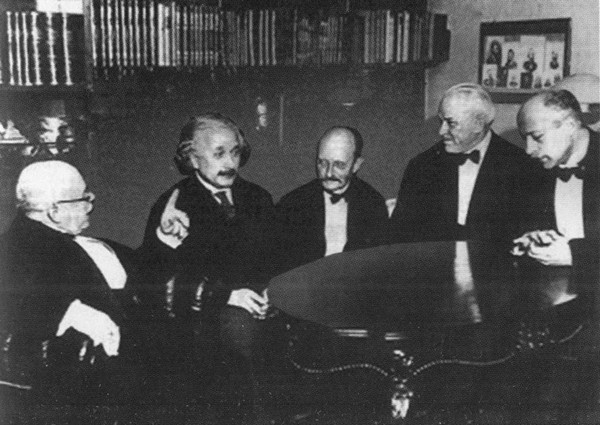 Иллюстрация к книге — Эйнштейн [i_043.jpg]