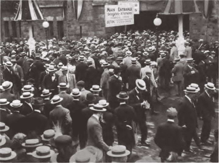 Иллюстрация к книге — Франклин Рузвельт [i_027.jpg]