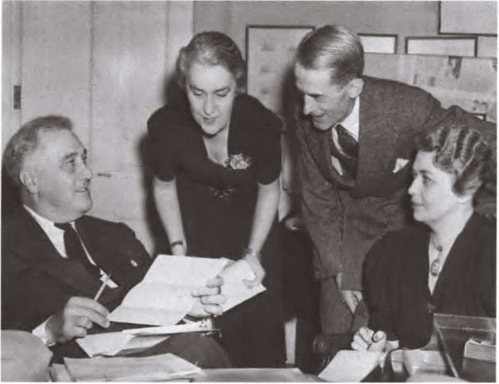 Иллюстрация к книге — Франклин Рузвельт [i_051.jpg]