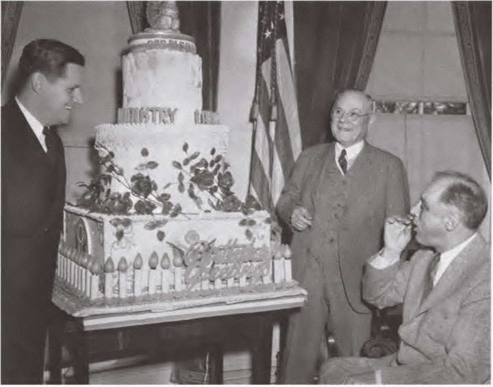 Иллюстрация к книге — Франклин Рузвельт [i_058.jpg]