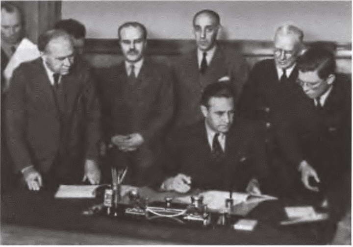 Иллюстрация к книге — Франклин Рузвельт [i_059.jpg]