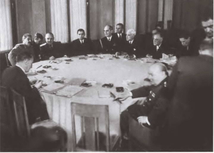 Иллюстрация к книге — Франклин Рузвельт [i_067.jpg]