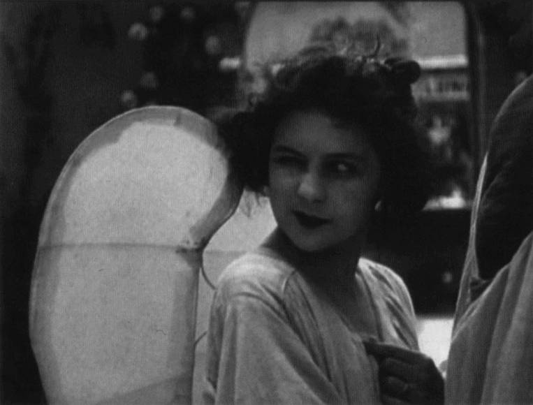 Иллюстрация к книге — Моя жизнь с Чаплином. Интимные воспоминания [i_001.jpg]