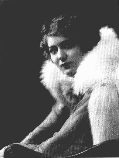 Иллюстрация к книге — Моя жизнь с Чаплином. Интимные воспоминания [i_008.jpg]