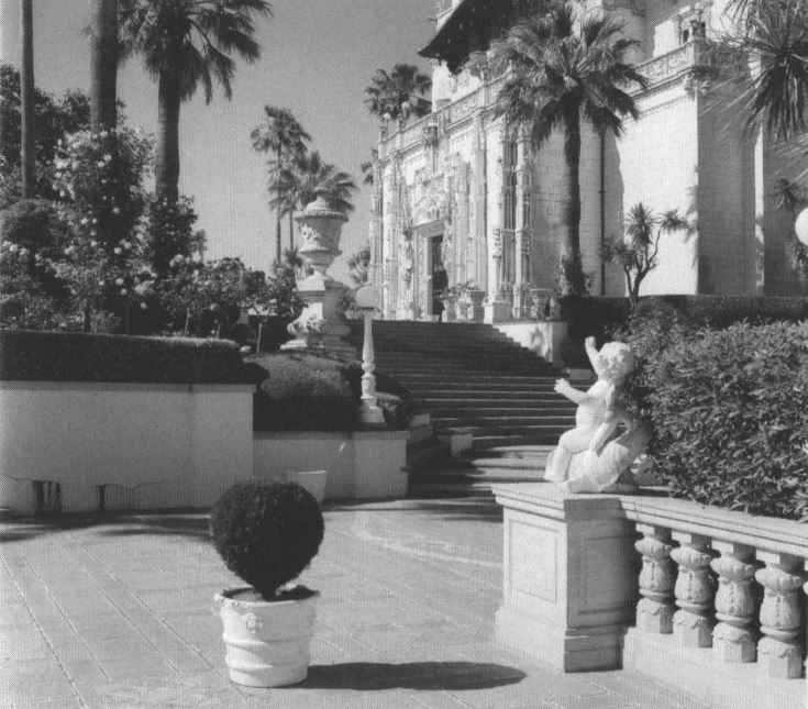 Иллюстрация к книге — Моя жизнь с Чаплином. Интимные воспоминания [i_020.jpg]