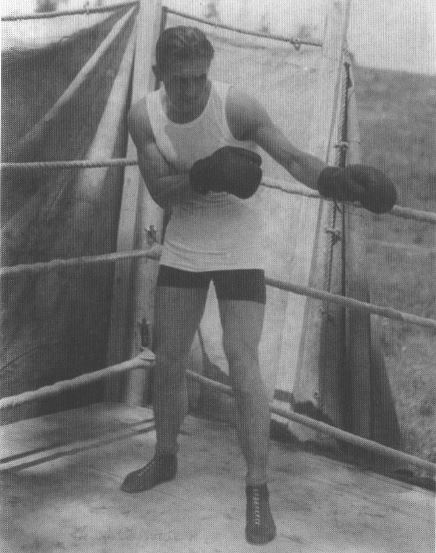 Иллюстрация к книге — Моя жизнь с Чаплином. Интимные воспоминания [i_023.jpg]