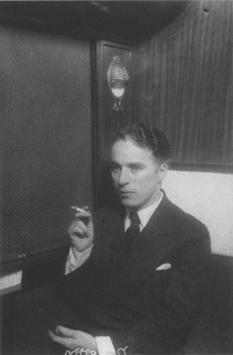 Иллюстрация к книге — Моя жизнь с Чаплином. Интимные воспоминания [i_025.jpg]