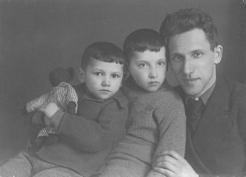 Иллюстрация к книге — Мой век [i_035.jpg]