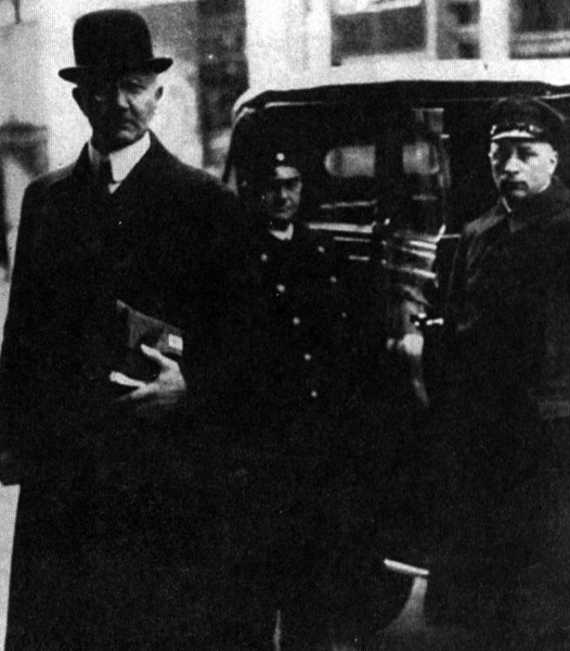 Иллюстрация к книге — Главный финансист Третьего рейха. Признание старого лиса. 1923-1948 [i_010.jpg]