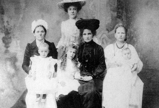 Иллюстрация к книге — Таков мой век [i_004.jpg]