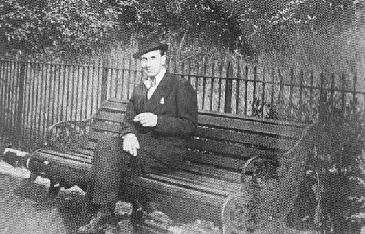 Иллюстрация к книге — Таков мой век [i_033.jpg]