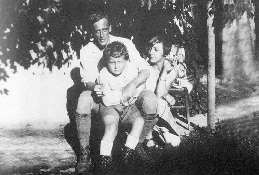 Иллюстрация к книге — Таков мой век [i_048.jpg]