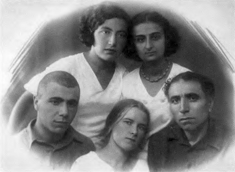 Иллюстрация к книге — Амбарцумян [i_016.jpg]