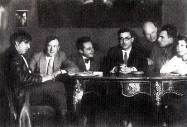 Иллюстрация к книге — Катаев. Погоня за вечной весной [i_037.jpg]