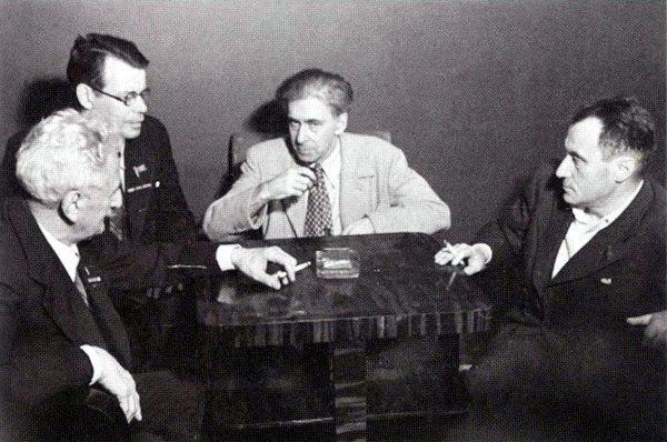 Иллюстрация к книге — Катаев. Погоня за вечной весной [i_062.jpg]