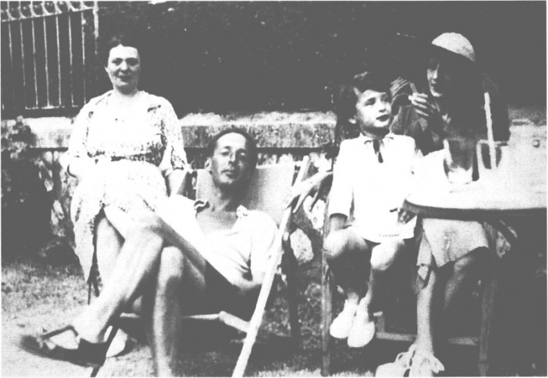 Иллюстрация к книге — Вера (Миссис Владимир Набоков) [i_024.jpg]