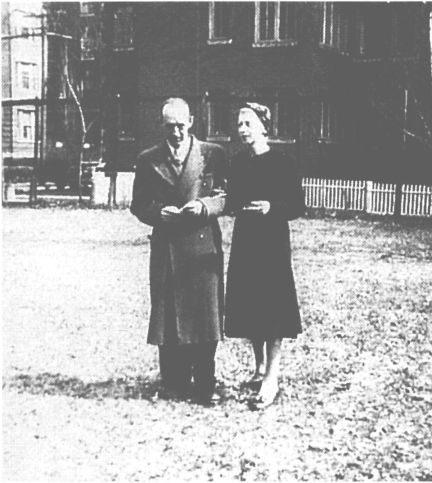 Иллюстрация к книге — Вера (Миссис Владимир Набоков) [i_027.jpg]