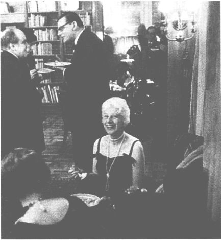 Иллюстрация к книге — Вера (Миссис Владимир Набоков) [i_038.jpg]