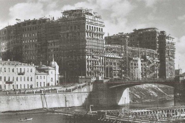 Иллюстрация к книге — Юрий Трифонов [i_016.jpg]