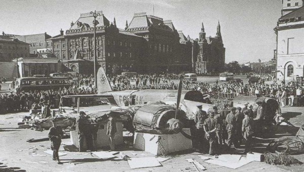 Иллюстрация к книге — Юрий Трифонов [i_022.jpg]