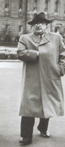 Иллюстрация к книге — Юрий Трифонов [i_027.jpg]