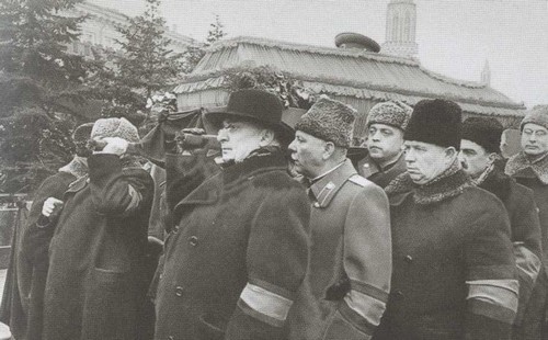 Иллюстрация к книге — Юрий Трифонов [i_034.jpg]